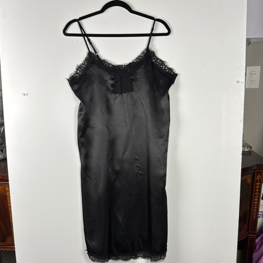 MiMi Chica Sz M Black lace trim “slip dress”  adj spaghetti straps EUC polyester
